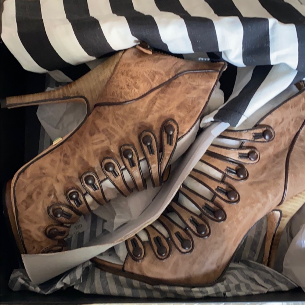 🎀L.A.M.B. Hunter Button Strap Boots/Booties Heels